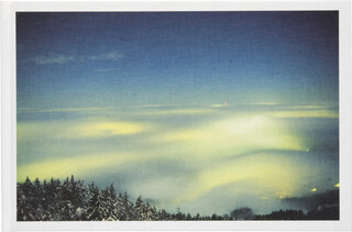 Fluoreszierende Nebelmeere Fluorescent Seas of Fog Fluoreszierende Nebelmeere Fluorescent Seas of Fog – book cover closed